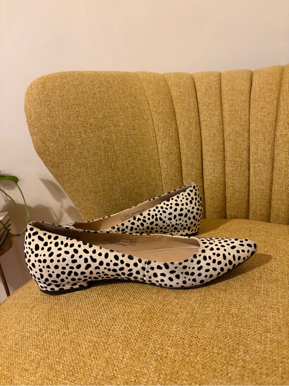 Vionic Black & White Spotted Pointed Toe Flats